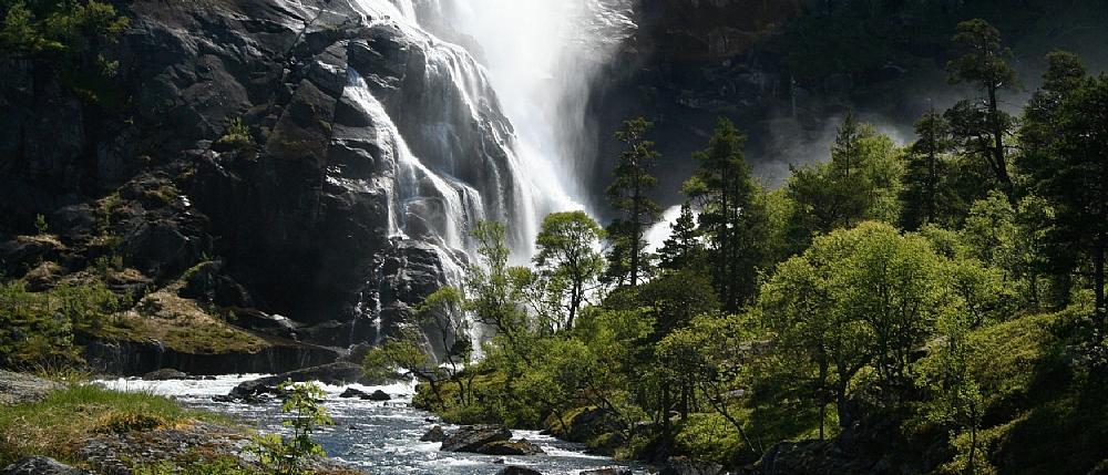 Hiking the Husedal valleyPhoto: Hege Grane Hisdal/Destination Hardangerfjord